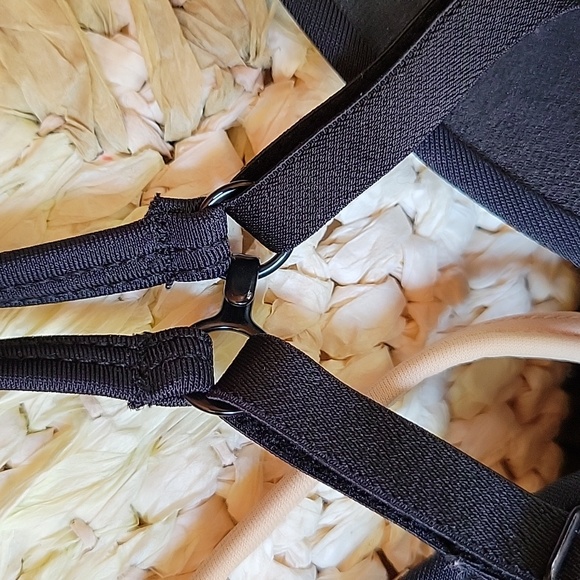 Lot of 2 Delta by Maidenform convertible 30A bras - Picture 5 of 9